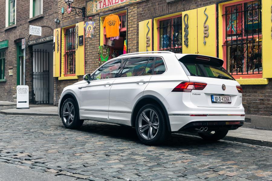  Volkswagen Tiguan R-Line 2016 года  (UK) (фото 2 из 30)